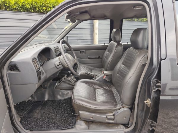 Nissan D21 cabine dupla 4x4