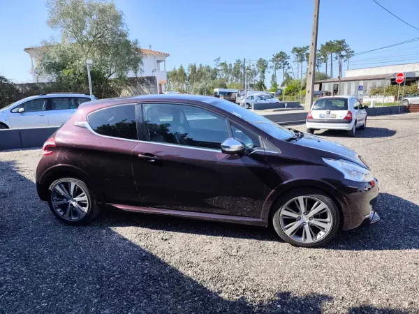 image (9) Peugeot 208 1.6 HDI