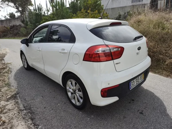 image Kia Rio 1.1 crdi caixa 6 velocidades